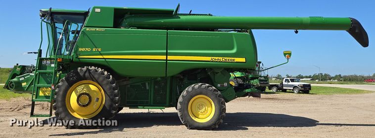 image for item EN8220 2009 John Deere 9870 STS combine