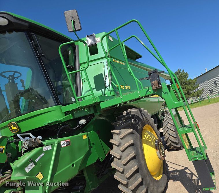 image for item EN8220 2009 John Deere 9870 STS combine