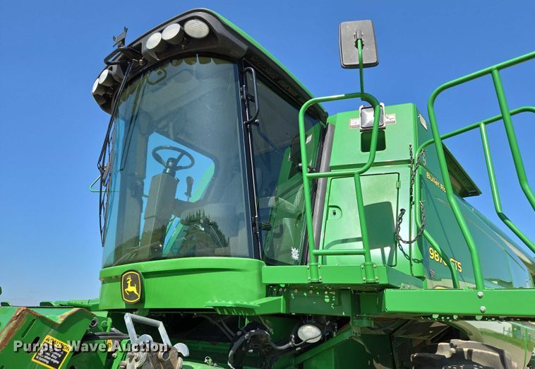 image for item EN8220 2009 John Deere 9870 STS combine