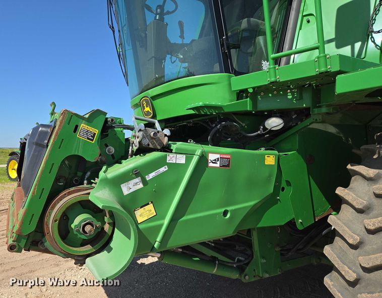 image for item EN8220 2009 John Deere 9870 STS combine