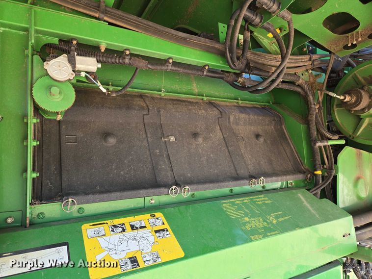 image for item EN8220 2009 John Deere 9870 STS combine