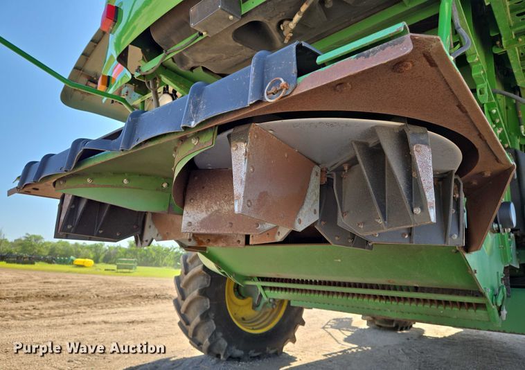 image for item EN8220 2009 John Deere 9870 STS combine