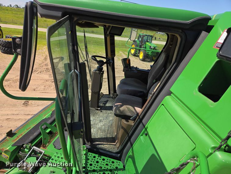 image for item EN8220 2009 John Deere 9870 STS combine