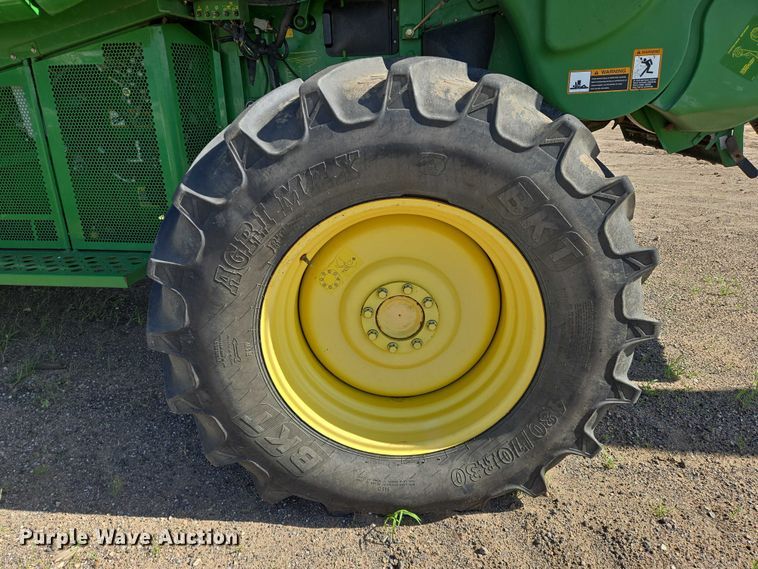 image for item EN8220 2009 John Deere 9870 STS combine