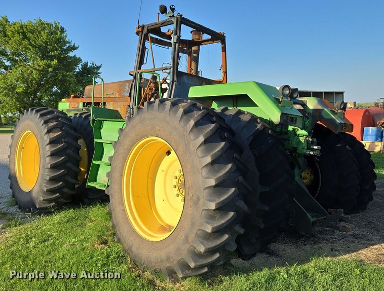 image for item EN8246 1996 John Deere 8770 4WD tractor