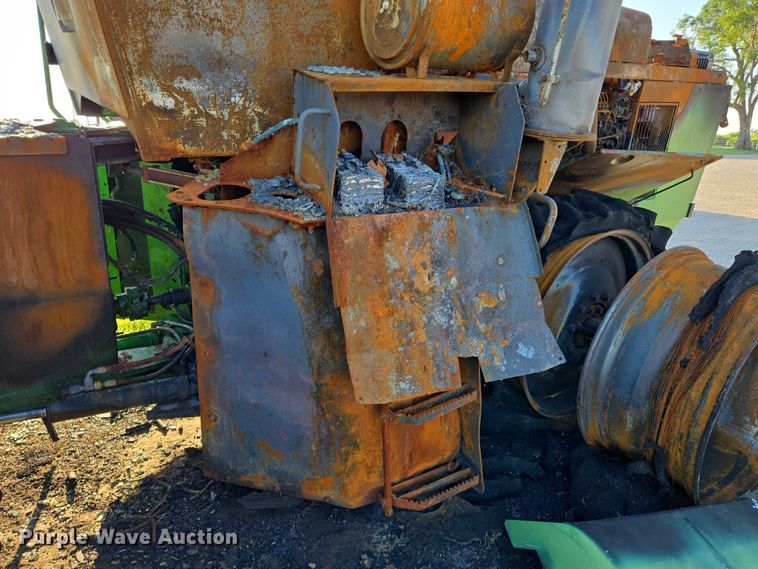 image for item EN8246 1996 John Deere 8770 4WD tractor