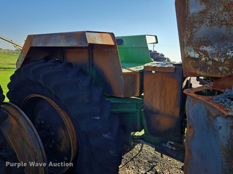 image for item EN8246 1996 John Deere 8770 4WD tractor