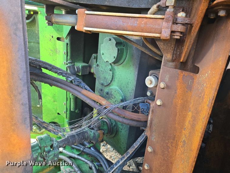 image for item EN8246 1996 John Deere 8770 4WD tractor