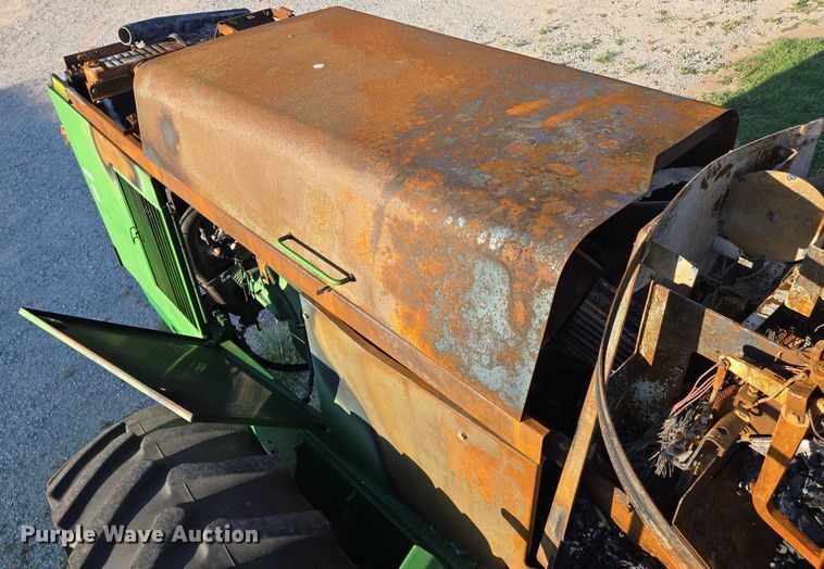 image for item EN8246 1996 John Deere 8770 4WD tractor