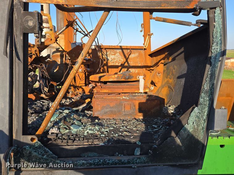 image for item EN8246 1996 John Deere 8770 4WD tractor