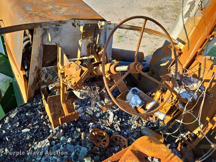 image for item EN8246 1996 John Deere 8770 4WD tractor