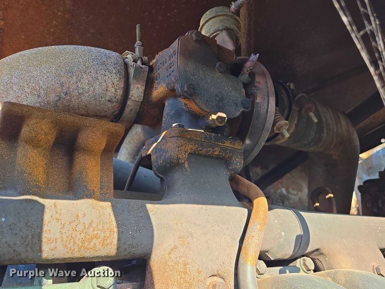 image for item EN8246 1996 John Deere 8770 4WD tractor