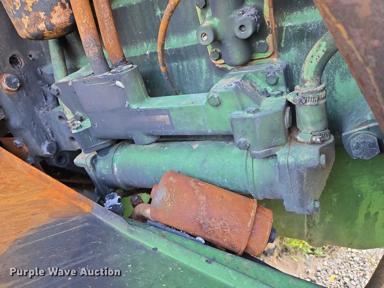 image for item EN8246 1996 John Deere 8770 4WD tractor