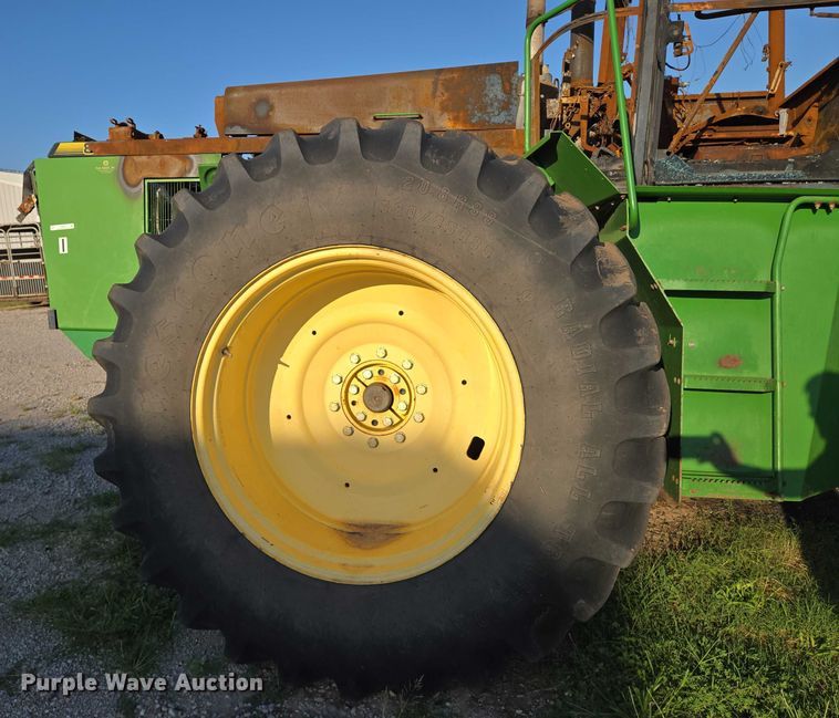 image for item EN8246 1996 John Deere 8770 4WD tractor