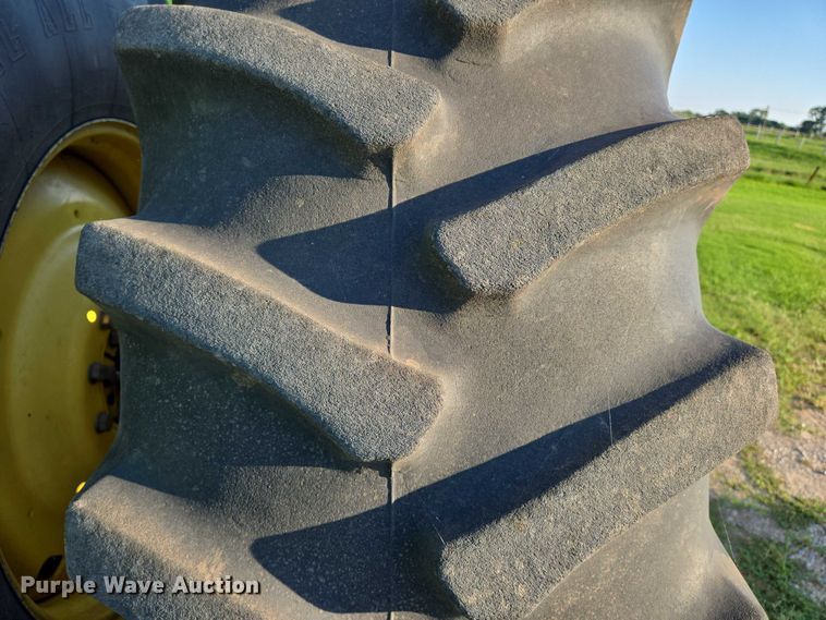 image for item EN8246 1996 John Deere 8770 4WD tractor