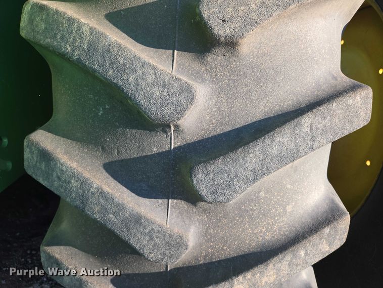 image for item EN8246 1996 John Deere 8770 4WD tractor