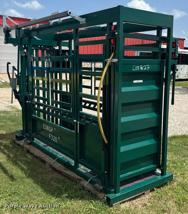 image for item EQ4046 EINGP  F320 livestock squeeze chute