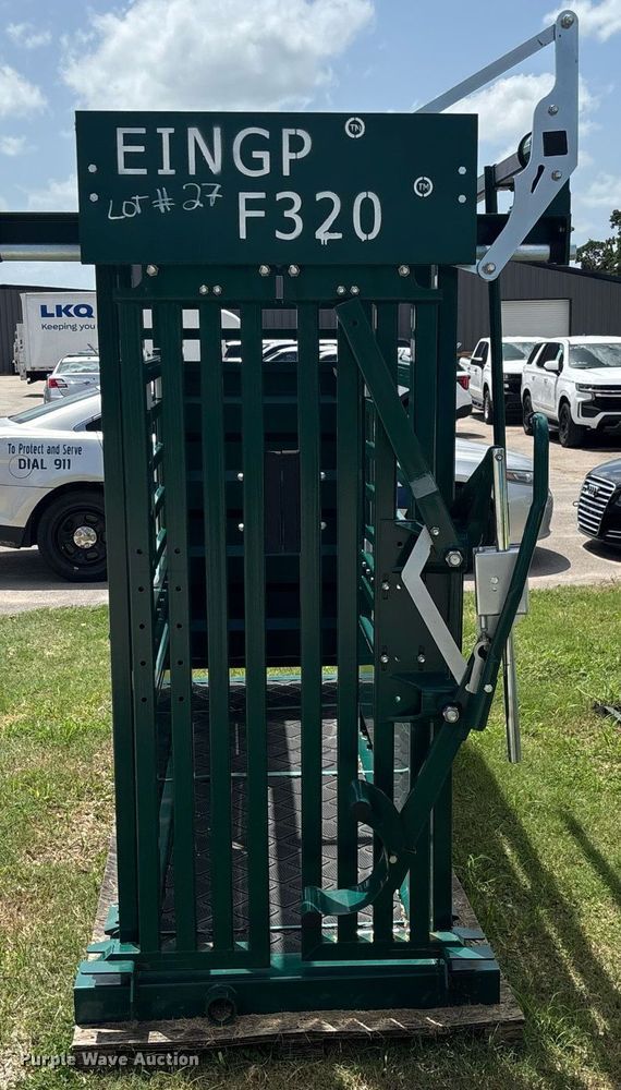 image for item EQ4046 EINGP  F320 livestock squeeze chute