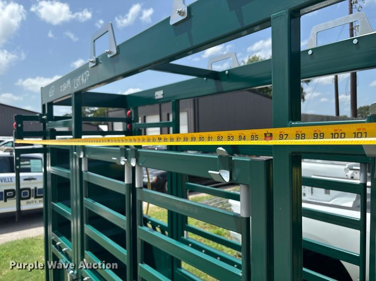 image for item EQ4046 EINGP  F320 livestock squeeze chute