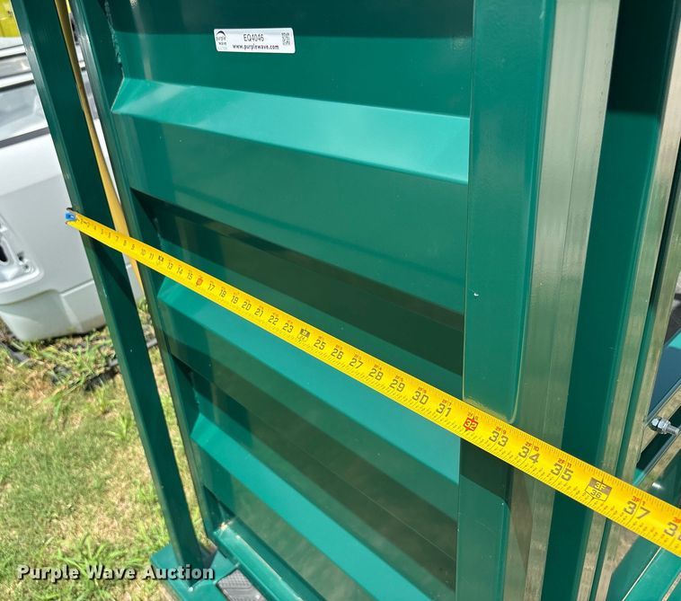 image for item EQ4046 EINGP  F320 livestock squeeze chute
