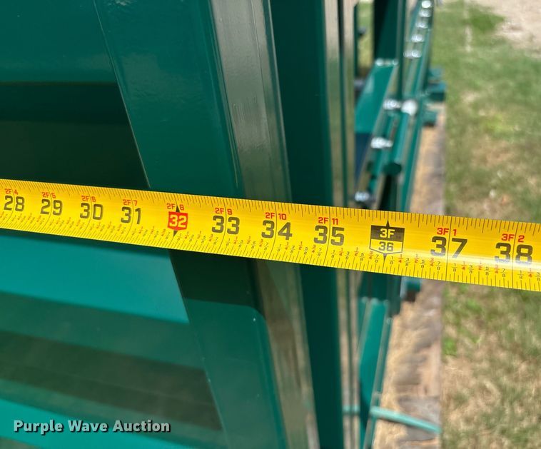 image for item EQ4046 EINGP  F320 livestock squeeze chute