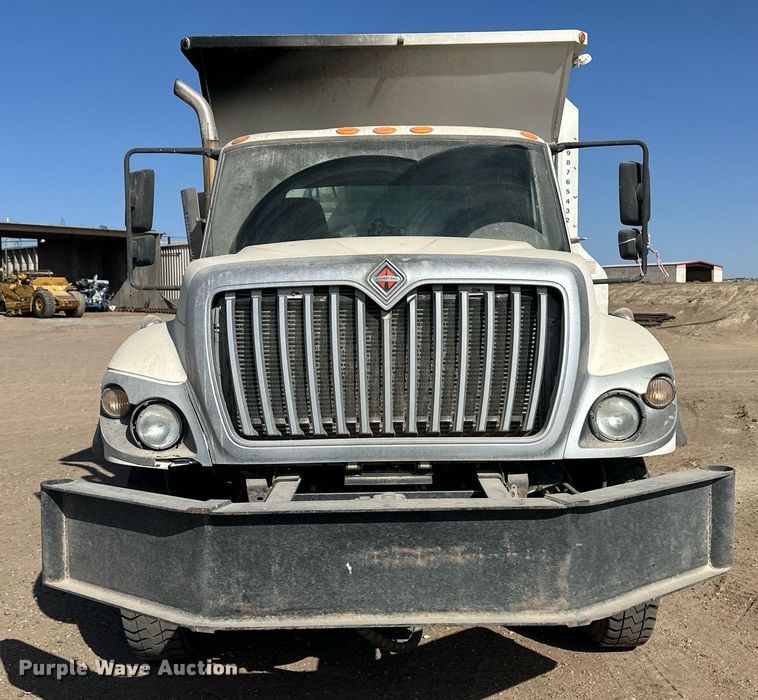 image for item EQ4589 2018 International 7400 feed mixer truck