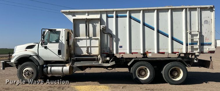 image for item EQ4589 2018 International 7400 feed mixer truck