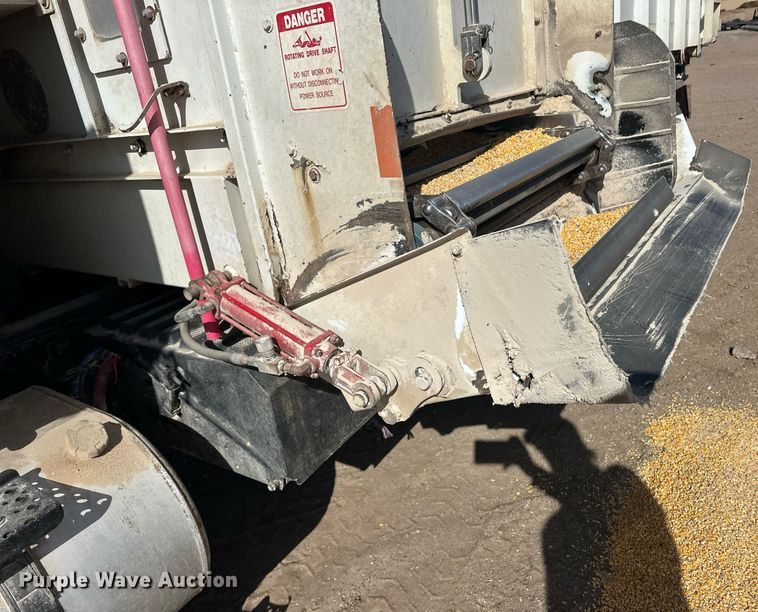 image for item EQ4589 2018 International 7400 feed mixer truck