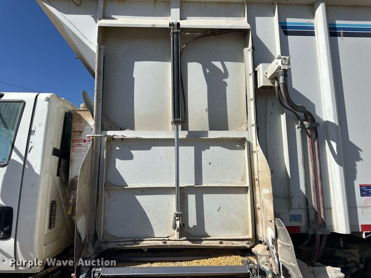 image for item EQ4589 2018 International 7400 feed mixer truck