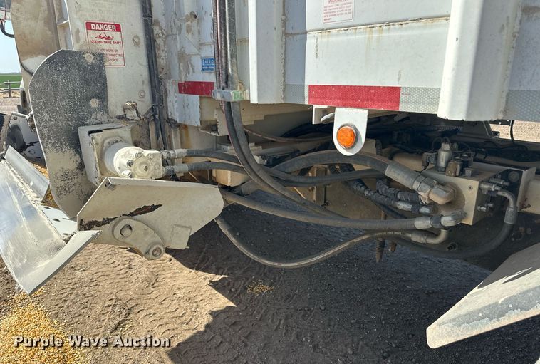 image for item EQ4589 2018 International 7400 feed mixer truck