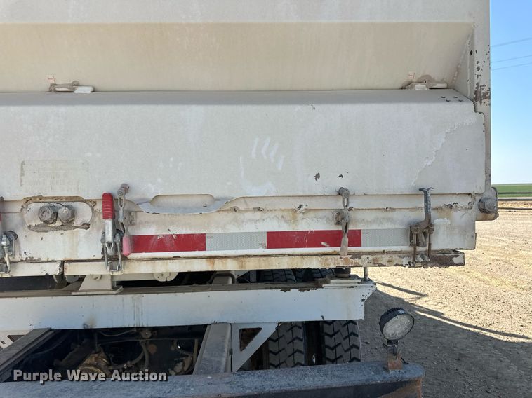 image for item EQ4589 2018 International 7400 feed mixer truck