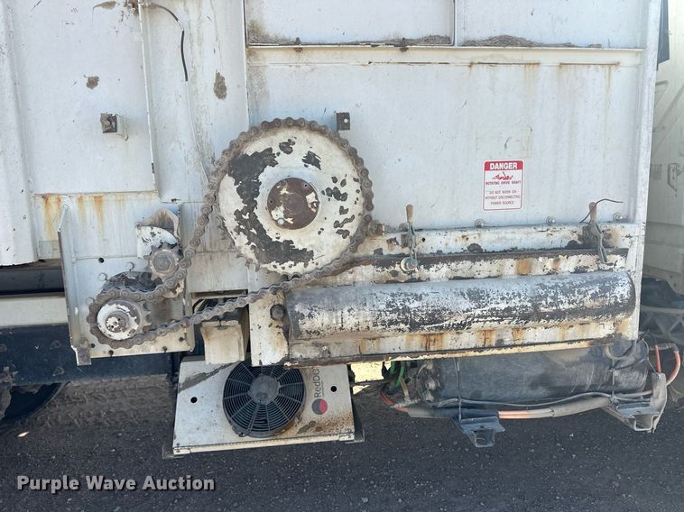 image for item EQ4589 2018 International 7400 feed mixer truck