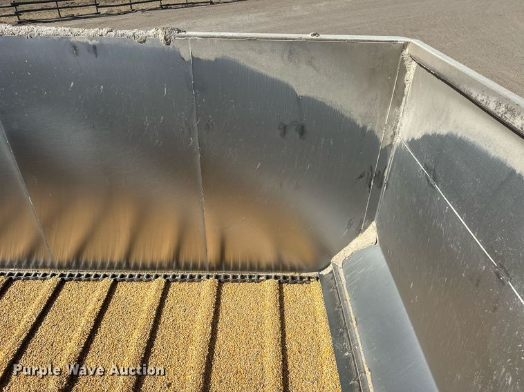 image for item EQ4589 2018 International 7400 feed mixer truck