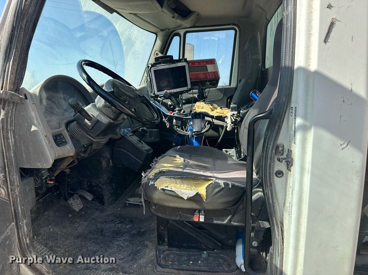 image for item EQ4589 2018 International 7400 feed mixer truck