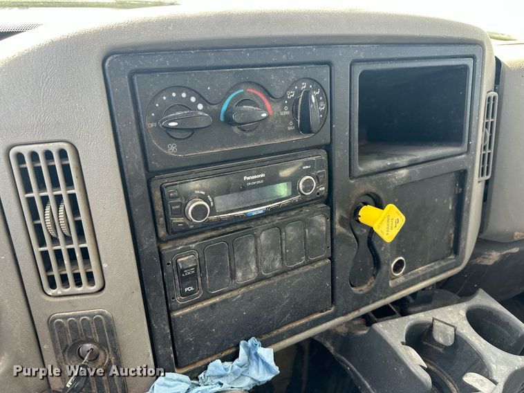 image for item EQ4589 2018 International 7400 feed mixer truck