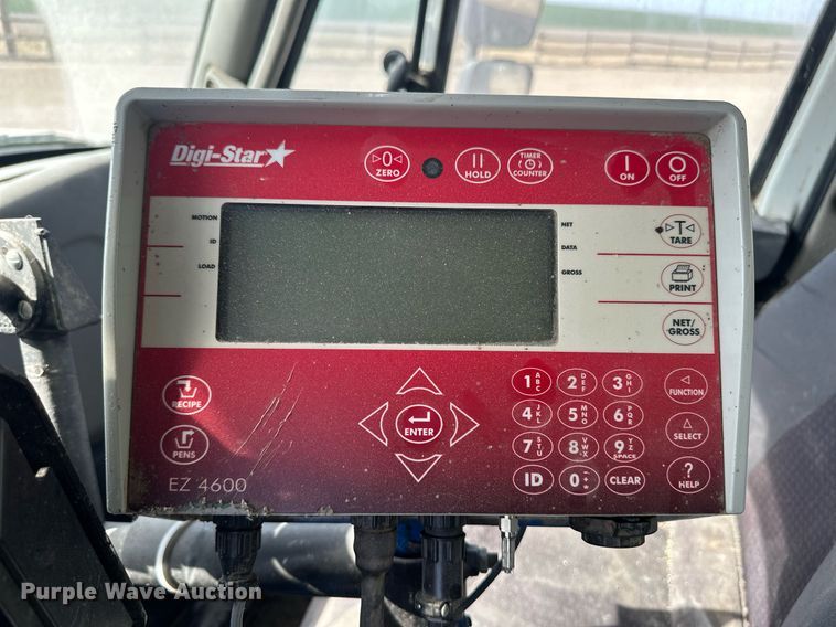 image for item EQ4589 2018 International 7400 feed mixer truck