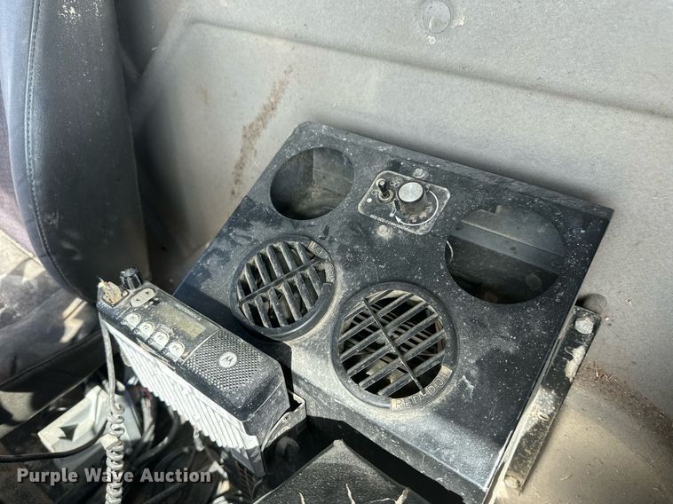 image for item EQ4589 2018 International 7400 feed mixer truck