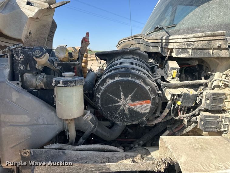 image for item EQ4589 2018 International 7400 feed mixer truck