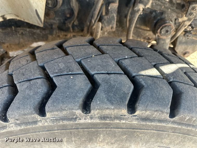 image for item EQ4589 2018 International 7400 feed mixer truck