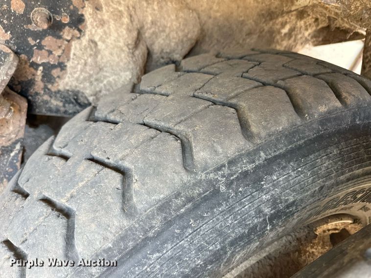 image for item EQ4589 2018 International 7400 feed mixer truck