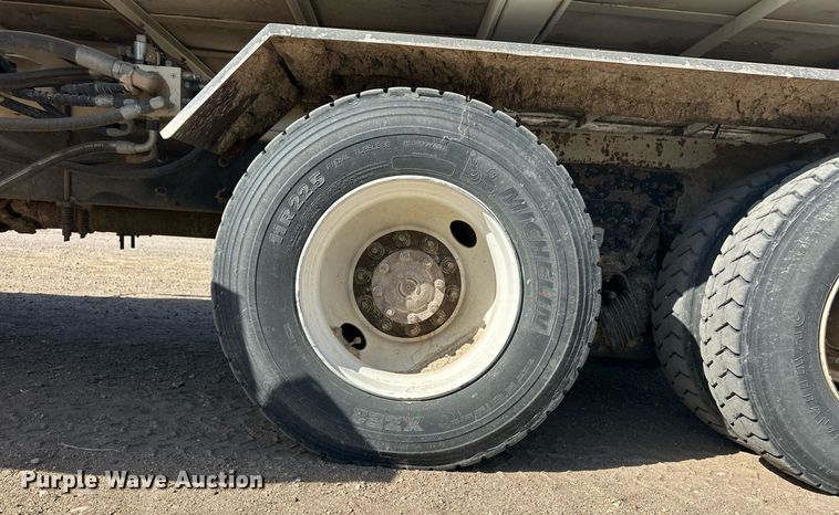 image for item EQ4589 2018 International 7400 feed mixer truck