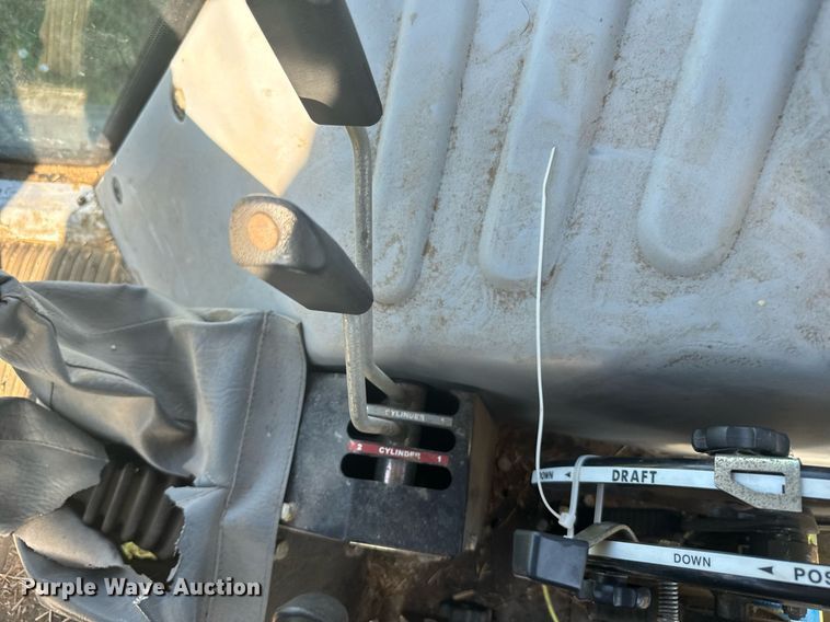 image for item ER2119 2006 Massey Ferguson 596 tractor