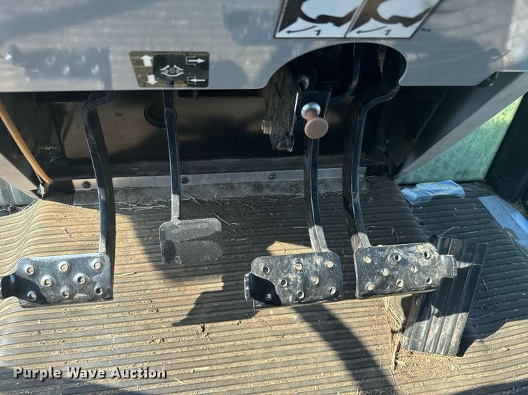 image for item ER2119 2006 Massey Ferguson 596 tractor