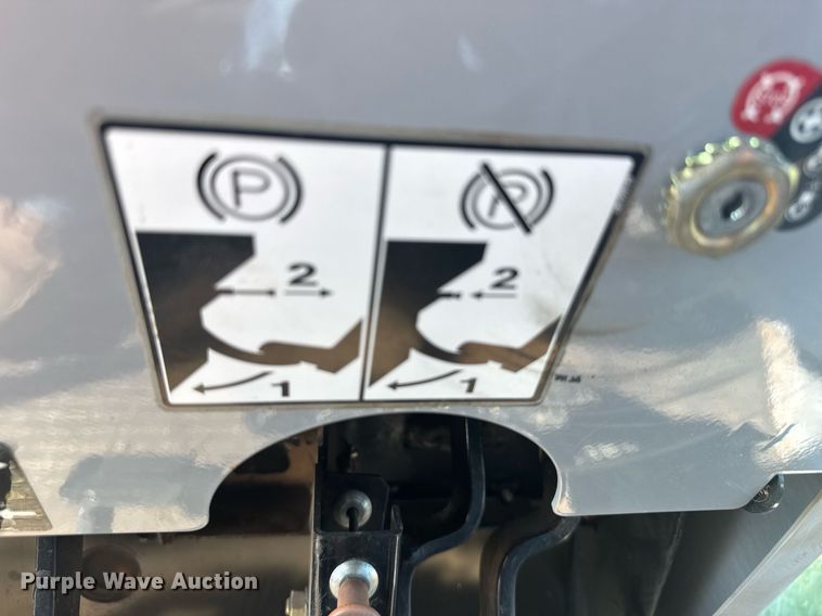 image for item ER2119 2006 Massey Ferguson 596 tractor