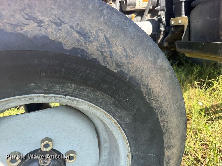 image for item ER2119 2006 Massey Ferguson 596 tractor