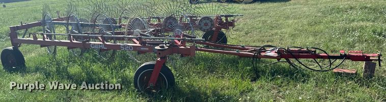 image for item ER2121 Gehl 520 hay rake