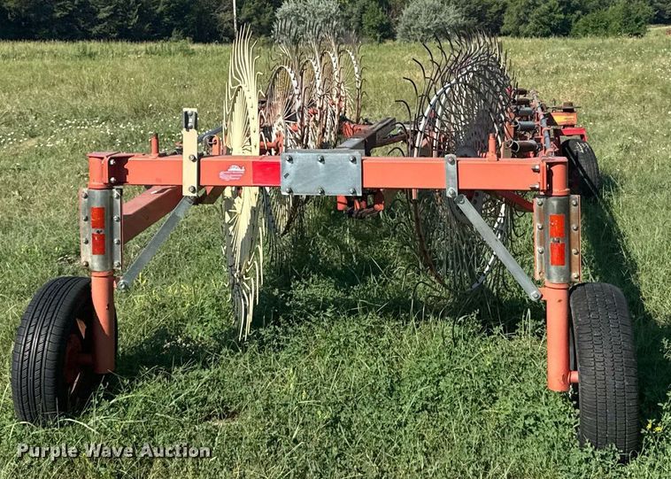 image for item ER2121 Gehl 520 hay rake