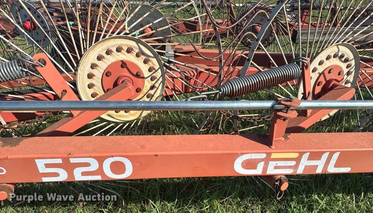 image for item ER2121 Gehl 520 hay rake