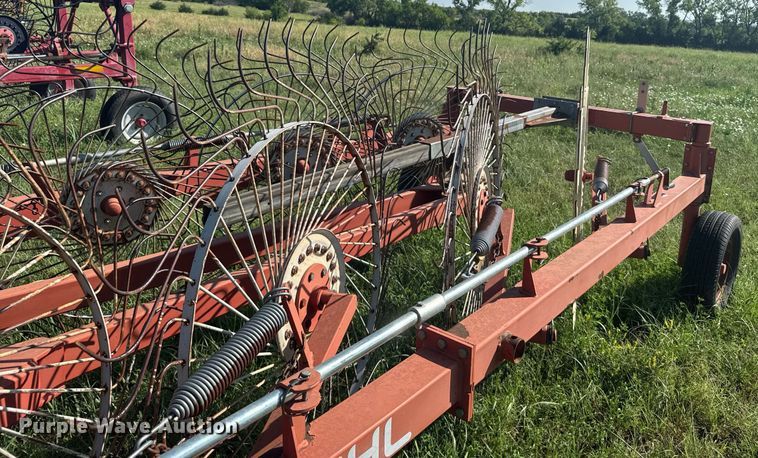 image for item ER2121 Gehl 520 hay rake