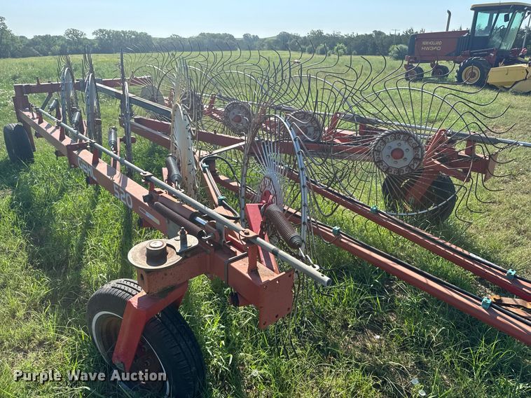 image for item ER2121 Gehl 520 hay rake